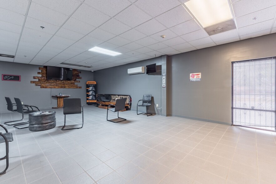 More Photos Of 111 N 12th St, West Columbia General Retail For Sale