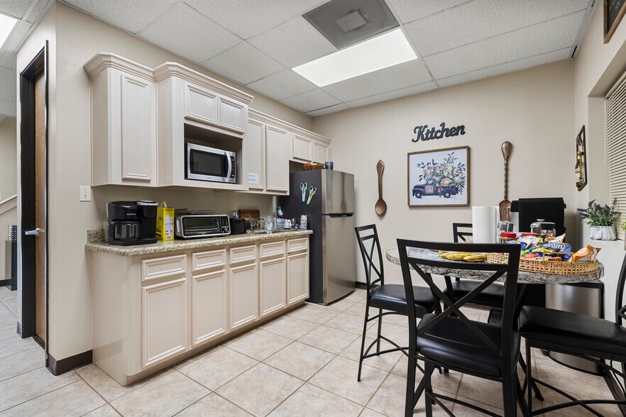 More Photos Of 25349-25351 Borough Park Dr, Spring Light Manufacturing For Sale