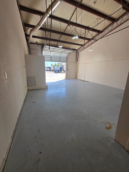 More Photos Of 3050 W 4th Ave, Apache Junction Warehouse For Lease