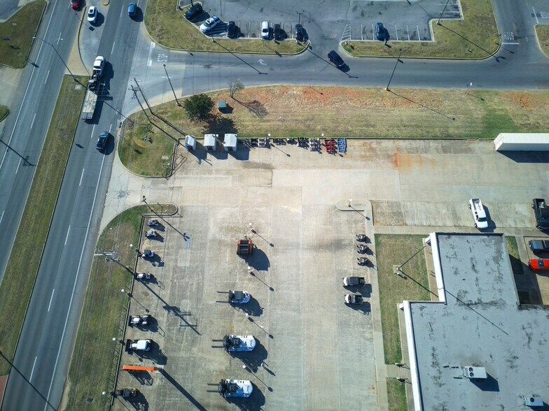 More Photos Of 1909 N Highway 81, Duncan Auto Dealership For Sale