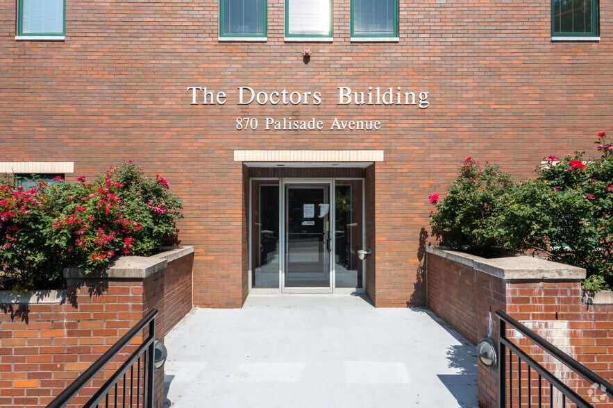 More Photos Of 870 Palisade Ave, Teaneck Medical For Lease