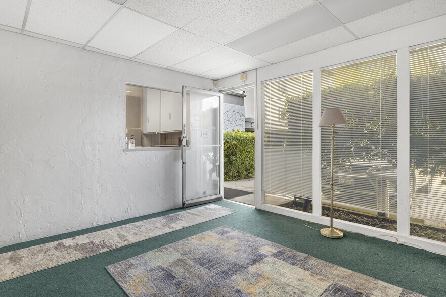 More Photos Of 10738 Riverside Dr, North Hollywood Medical For Lease