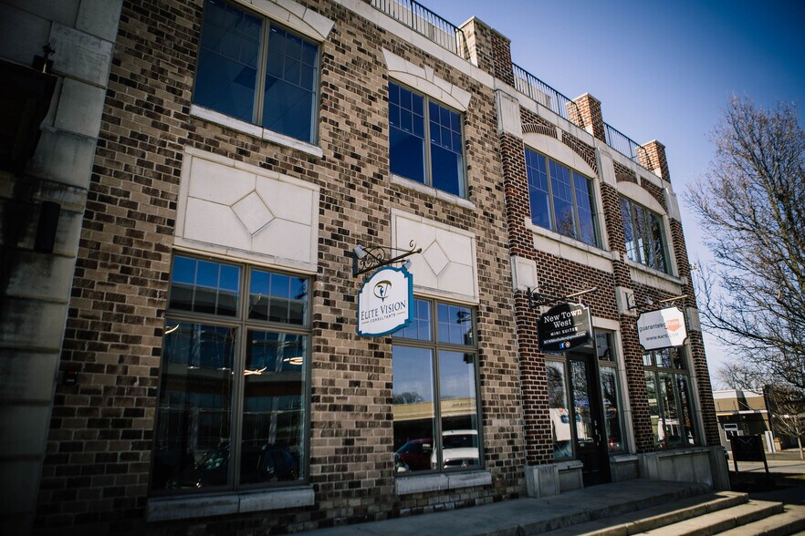 Primary Photo Of 123-125 N Main St, Crown Point Loft Creative Space For Lease