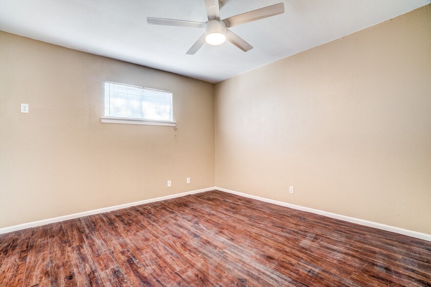More Photos Of 216 Lucas St, San Antonio Apartments For Sale
