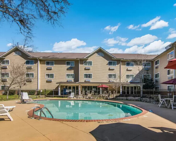 More Photos Of 3662 Victory Dr, Columbus Hotel For Sale