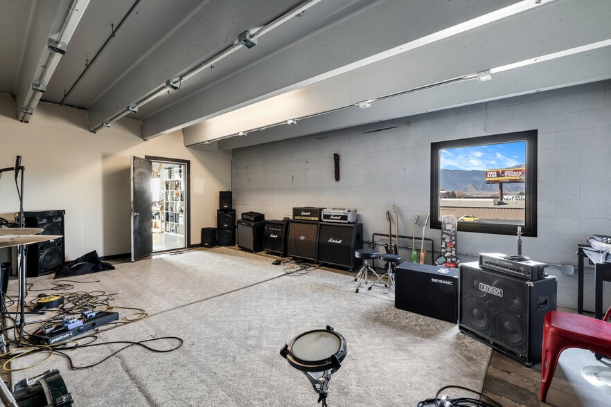 More Photos Of 3001 E Platte Ave, Colorado Springs Service For Sale