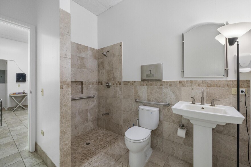 More Photos Of 98-1247 Kaahumanu St, Aiea Medical For Sale