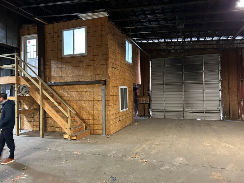 More Photos Of 3002 Arizona Ave, Norfolk Warehouse For Sale