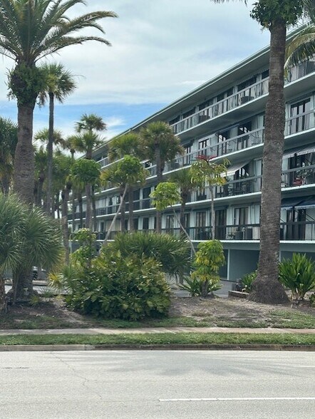 More Photos Of 2335 Tamiami Trl N, Naples Medical For Sale