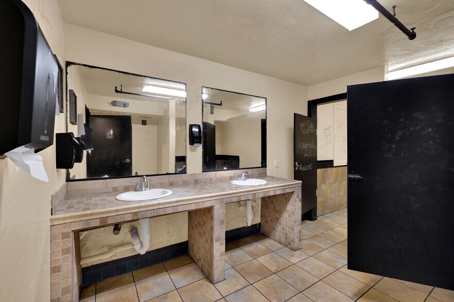 More Photos Of 139 E Hopkins St, San Marcos Bar For Sale