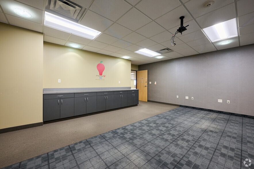 More Photos Of 220 Alexander St, Rochester Loft Creative Space For Lease