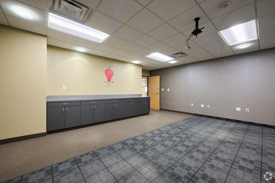 More Photos Of 220 Alexander St, Rochester Loft Creative Space For Lease