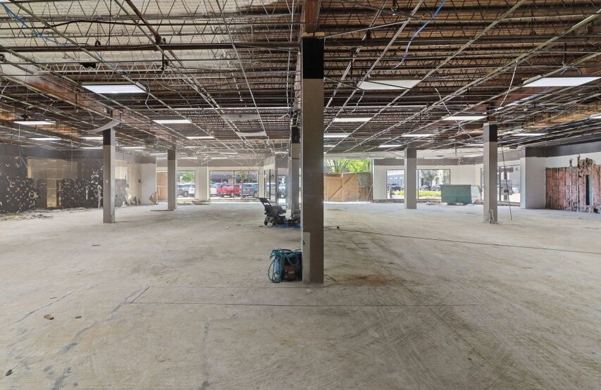 More Photos Of 300 Broad St, Kingsport General Retail For Sale