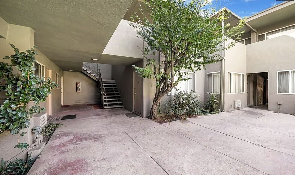 More Photos Of 6911 Haskell Ave, Van Nuys Apartments For Sale