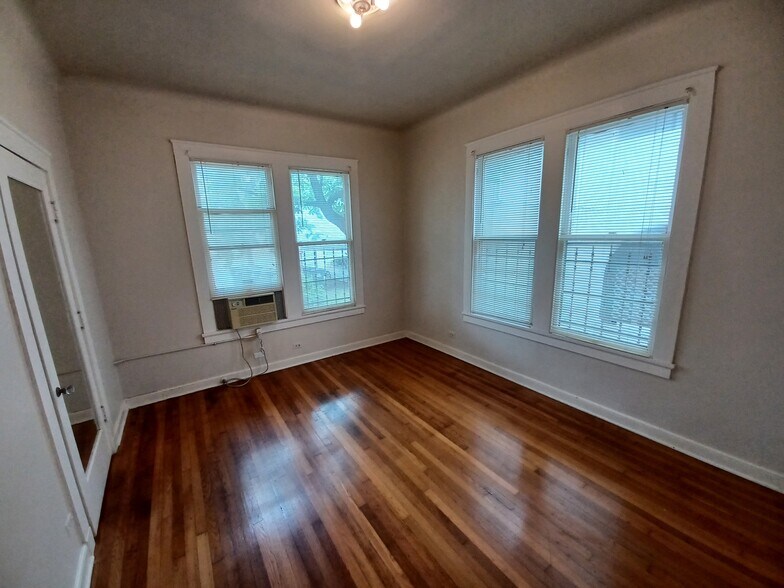 More Photos Of 219 W Magnolia Ave, San Antonio Apartments For Sale