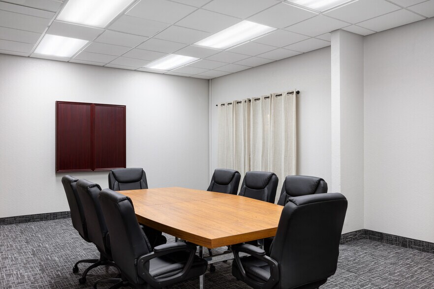 More Photos Of 1244 Canterbury Rd, Shakopee Hotel For Lease