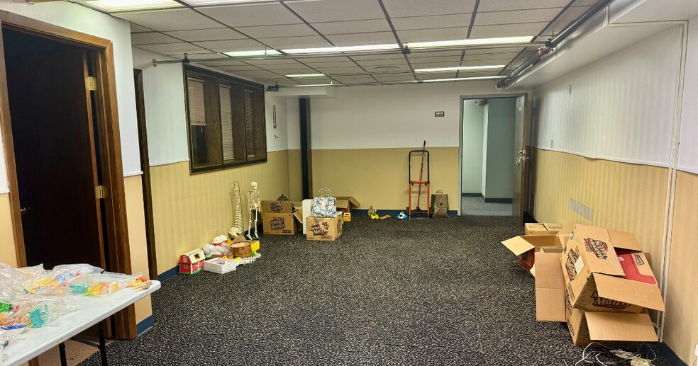 More Photos Of 4180 W Broadway Ave, Robbinsdale Storefront Retail Office For Lease