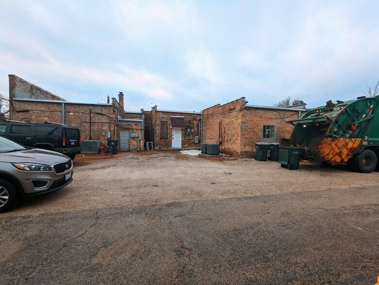 More Photos Of 340-350 Linden Ave, Wilmette Office For Sale