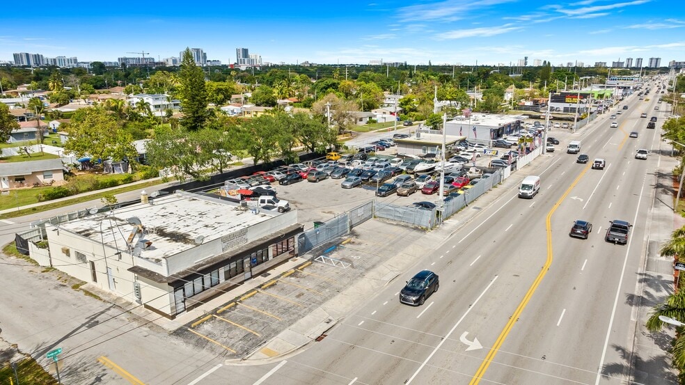 More Photos Of 2461-2471 Pembroke Rd, Hollywood Unknown For Lease