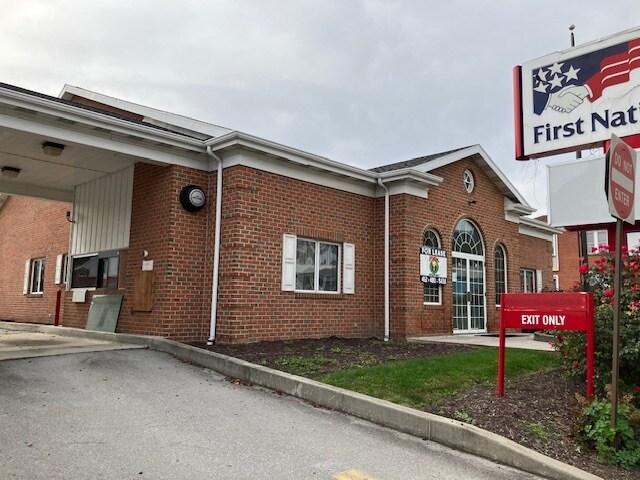 More Photos Of 16-20 E Shirley St, Mount Union Bank For Lease