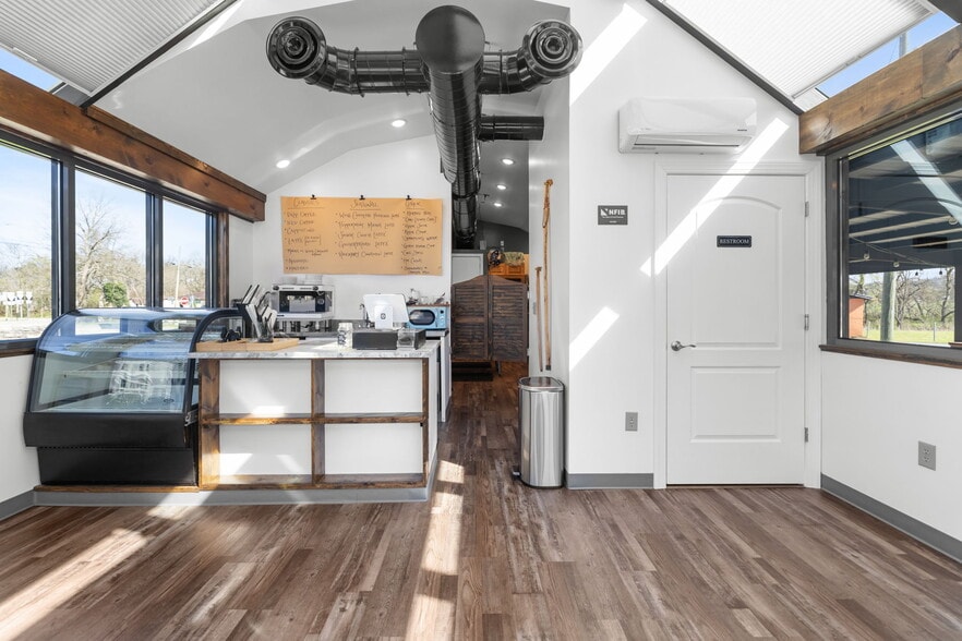 More Photos Of 106 Northside Sq, Petersburg Restaurant For Sale