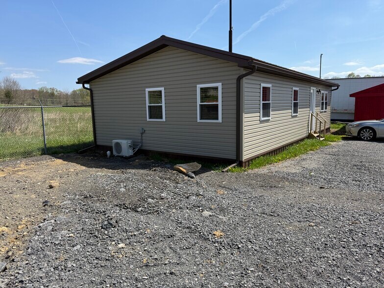 More Photos Of 4881 Pittsburgh Rd, Harrisville Light Distribution For Sale