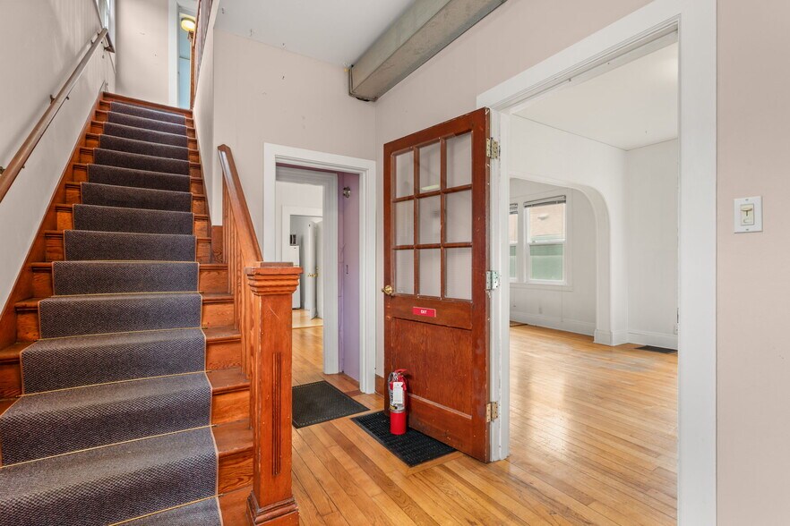 More Photos Of 1516 SE 43rd Ave, Portland Medical For Sale