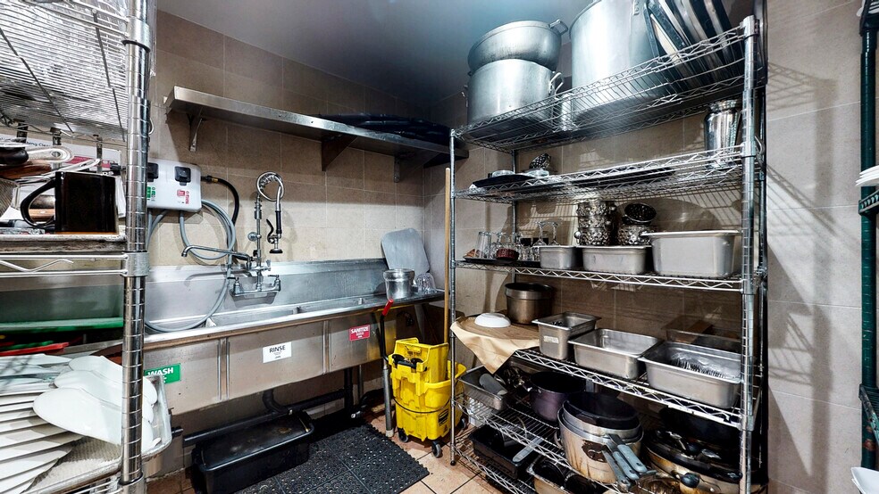 More Photos Of 6500 Foothill Blvd, Tujunga Restaurant For Sale