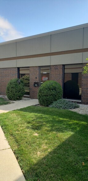 More Photos Of 605 Country Club Dr, Bensenville Warehouse For Lease