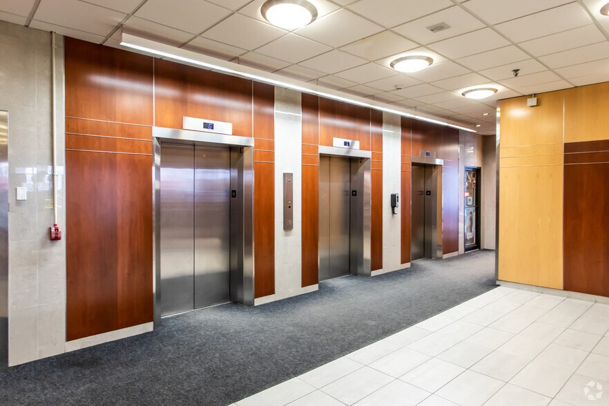 More Photos Of 1-5 Nicholas St, Ottawa Office For Lease