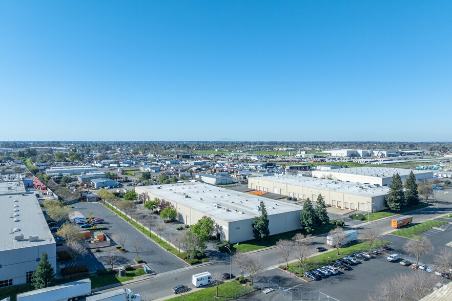 Primary Photo Of 8432 Rovana Cir, Sacramento Warehouse For Lease