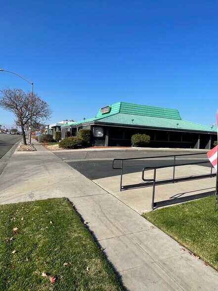 More Photos Of 125 Shaw Ave, Clovis Freestanding For Sale