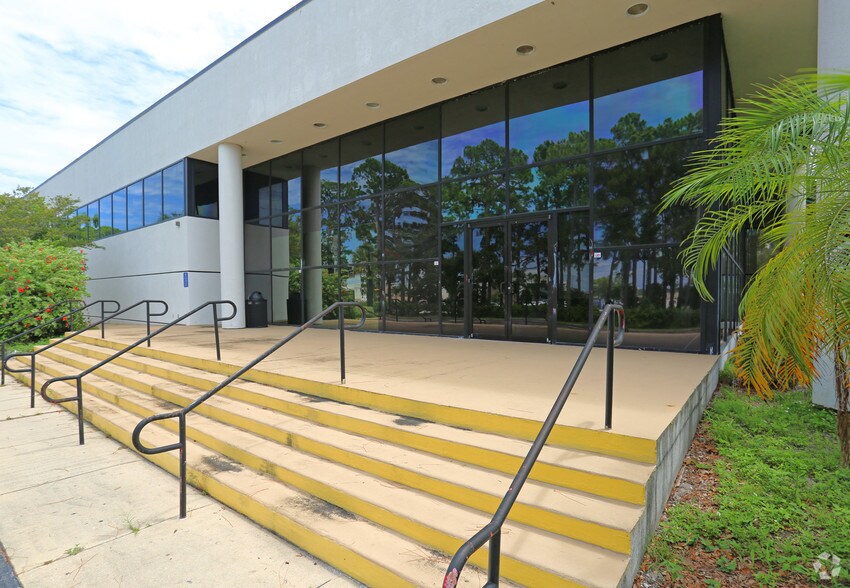 More Photos Of 1610 W International Speedway Blvd, Daytona Beach Medical For Sale