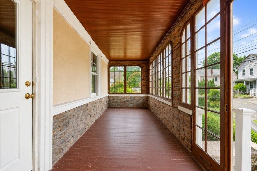 More Photos Of 741 W Nyack Rd, West Nyack Loft Creative Space For Lease
