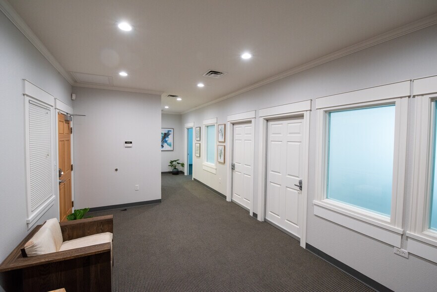 More Photos Of 68 Inverness Ln E, Englewood Loft Creative Space For Lease