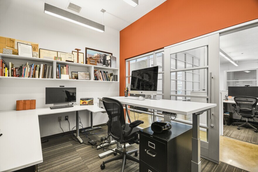 More Photos Of 1320 E Houston St, San Antonio Storefront Retail Office For Lease