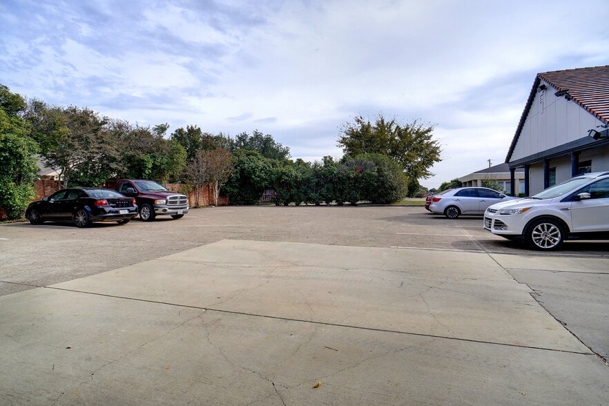 More Photos Of 3260 Southern Dr, Garland Medical For Lease