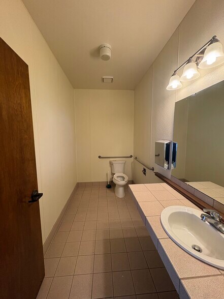 More Photos Of 470 Camino El Estero, Monterey Office For Lease