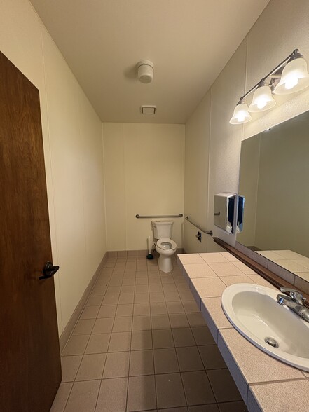 More Photos Of 470 Camino El Estero, Monterey Office For Lease