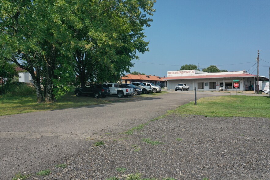 More Photos Of 301 N Commerce Ave, Russellville Warehouse For Sale