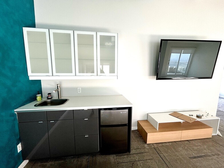 More Photos Of 3713 Highland Ave, Manhattan Beach Storefront For Lease