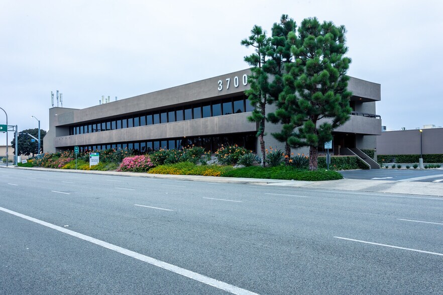More Photos Of 3700 Campus Dr, Newport Beach Office For Lease