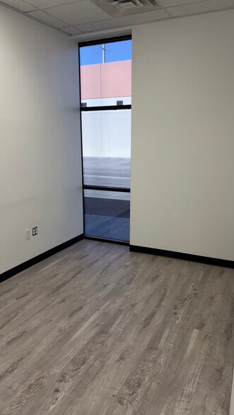 More Photos Of 5136 W Patrick Ln, Las Vegas Warehouse For Lease