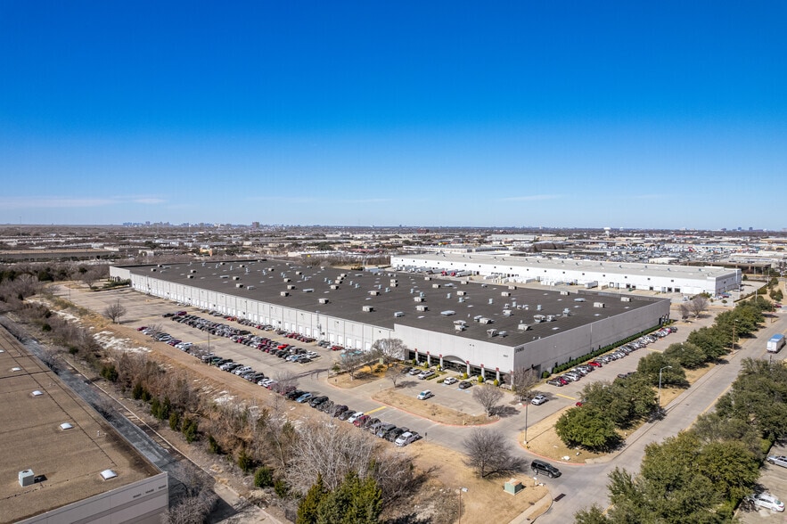 More Photos Of 10615 Sanden Dr, Dallas Warehouse For Lease