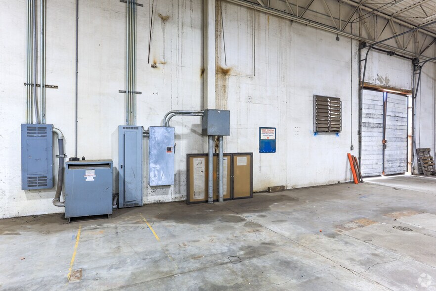 More Photos Of 300 Rogers St, Barnesville Warehouse For Lease