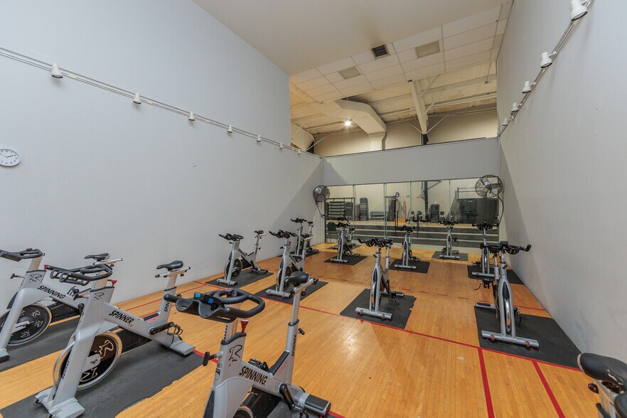 More Photos Of 5133 Darrow Rd, Hudson Health Club For Sale
