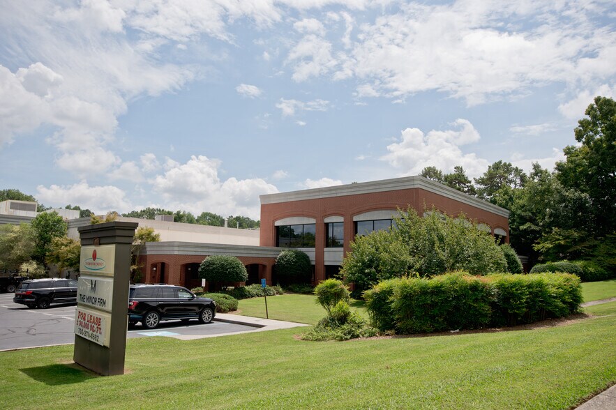 More Photos Of 745 College Dr, Dalton Manufacturing For Lease