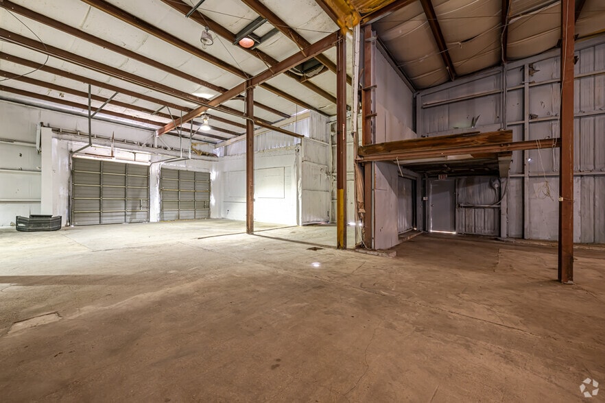 More Photos Of 1424 4th Street, Westwego Distribution For Sale