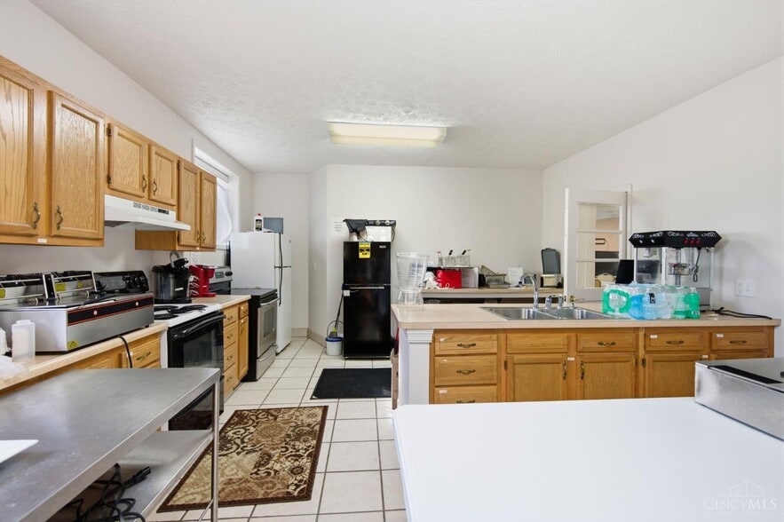 More Photos Of 810 N Broadway St, Lebanon Religious Facility For Sale