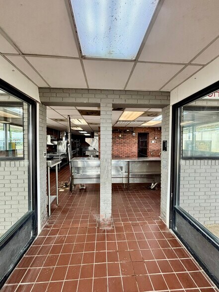 More Photos Of 210 W Calhoun St, Bruce Fast Food For Sale